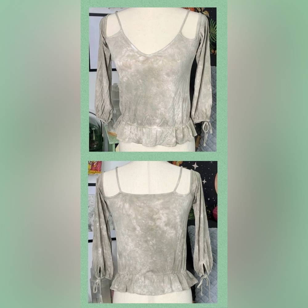 3/$20 American Eagle Outfitter Soft & Sexy Blouse LS Tie Dye Cold
Shoulder Small